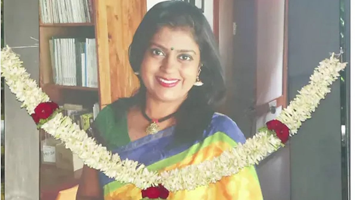 ಸ್ಮಾರ್ತ ಬ್ರಾಹ್ಮಣ ಸಂಪ್ರದಾಯದಂತೆ ಅಂತ್ಯಕ್ರಿಯೆ; ನಿರೂಪಕಿ ಅಪರ್ಣಾ ಪಂಚಭೂತಗಳಲ್ಲಿ ಲೀನ!