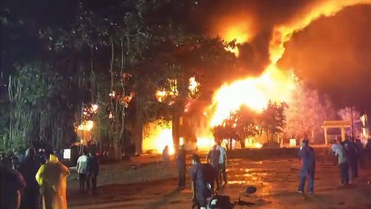 ಬೆಳಗಾವಿ ಕಾರ್ಖಾನೆಯಲ್ಲಿ ಅಗ್ನಿ ಅವಘಡ: ಅಪಾಯದಲ್ಲಿ ಕಾರ್ಮಿಕರು?