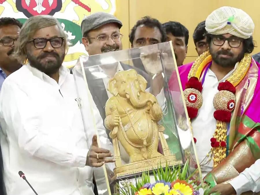 ಈಶ್ವರ್ ಖಂಡ್ರೆ, ಪವನ್ ಕಲ್ಯಾಣ್