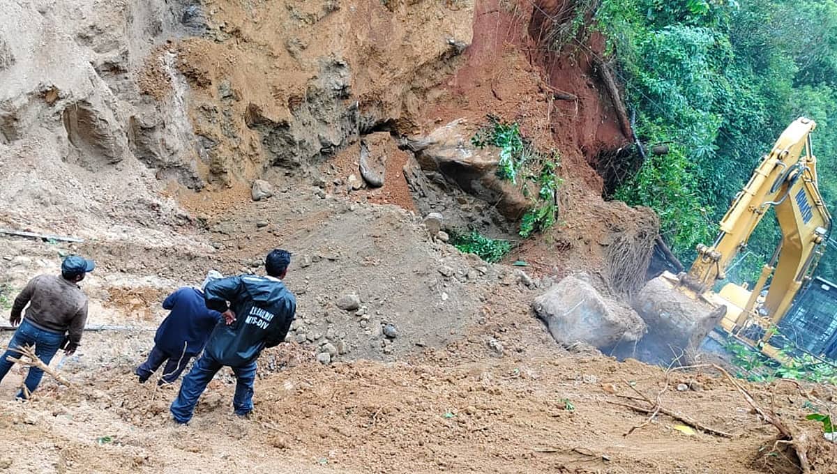ಸಕಲೇಶಪುರದಲ್ಲಿ ಮತ್ತೆ ಭೂಕುಸಿತ: ಬೆಂಗಳೂರು-ಮಂಗಳೂರು ರೈಲು ಸಂಚಾರ ಸ್ಥಗಿತ; ಪ್ರಯಾಣಿಕರ ಪರದಾಟ