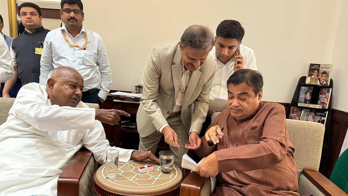 ನಿತಿನ್ ಗಡ್ಕರಿ ಭೇಟಿಯಾದ ಸಂಸದ ಡಾ. ಸಿ.ಎನ್ ಮಂಜುನಾಥ್: STRR ಯೋಜನೆಗೆ 1,769 ಕೋಟಿ ರೂ. ಪರಿಹಾರ ನೀಡುವ ಭರವಸೆ