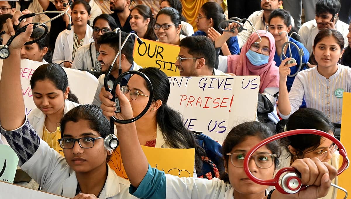 ಬೆಂಗಳೂರು: ಬೇಡಿಕೆ ಈಡೇರಿಸುವವರೆಗೆ ವೈದ್ಯರ ಮುಷ್ಕರ ಮುಂದುವರಿಯಲಿದೆ