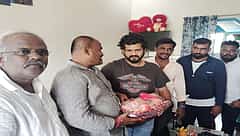 ಗೌರಿ ಲಂಕೇಶ್ ಹತ್ಯೆ ಆರೋಪಿ ಭೇಟಿಯಾದ ಪ್ರತಾಪ್ ಸಿಂಹ: ಗೋಡ್ಸೆ ಆರಾಧಕ ಬಿಜೆಪಿಯವರ ಅಸಲಿ ಮುಖವೇ ಇದು- ದಿನೇಶ್ ಗುಂಡೂರಾವ್