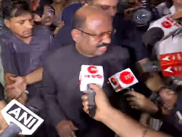 'ನಾನು ನಿಮ್ಮೊಂದಿಗಿದ್ದೇನೆ': ಆರ್ಜಿ ಕಾರ್ ಆಸ್ಪತ್ರೆಗೆ ಭೇಟಿ ನೀಡಿದ ಪಶ್ಚಿಮ ಬಂಗಾಳ ರಾಜ್ಯಪಾಲ