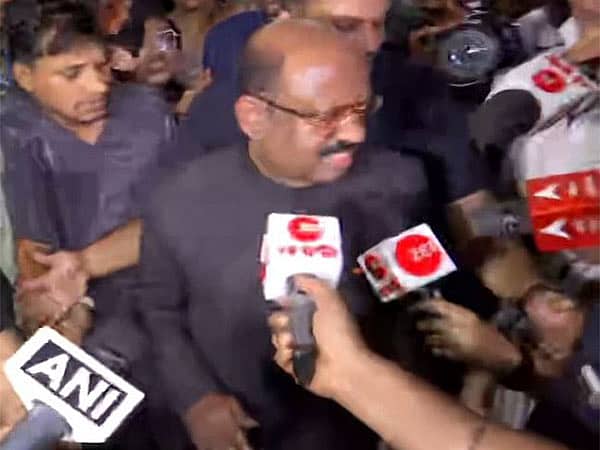 'ನಾನು ನಿಮ್ಮೊಂದಿಗಿದ್ದೇನೆ': ಆರ್ಜಿ ಕಾರ್ ಆಸ್ಪತ್ರೆಗೆ ಭೇಟಿ ನೀಡಿದ ಪಶ್ಚಿಮ ಬಂಗಾಳ ರಾಜ್ಯಪಾಲ