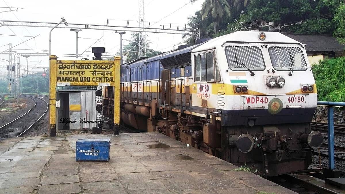 Bengaluru Mangaluru Train: ಬಾಳ್ಳುಪೇಟೆ, ಸಕಲೇಶಪುರ ನಿಲ್ದಾಣ ನಡುವೆ ಮತ್ತೆ ಭೂಕುಸಿತ; ರೈಲು ಸಂಚಾರ ಸ್ಥಗಿತ