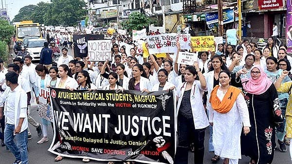 Kolkata Rape And Murder: ವೈದ್ಯರ ಪ್ರತಿಭಟನೆ ತೀವ್ರ, ಪ್ರತೀ 2 ಗಂಟೆಗೊಮ್ಮೆ ವರದಿ ನೀಡುವಂತೆ ರಾಜ್ಯಗಳಿಗೆ 'ಕೇಂದ್ರ' ಸೂಚನೆ!