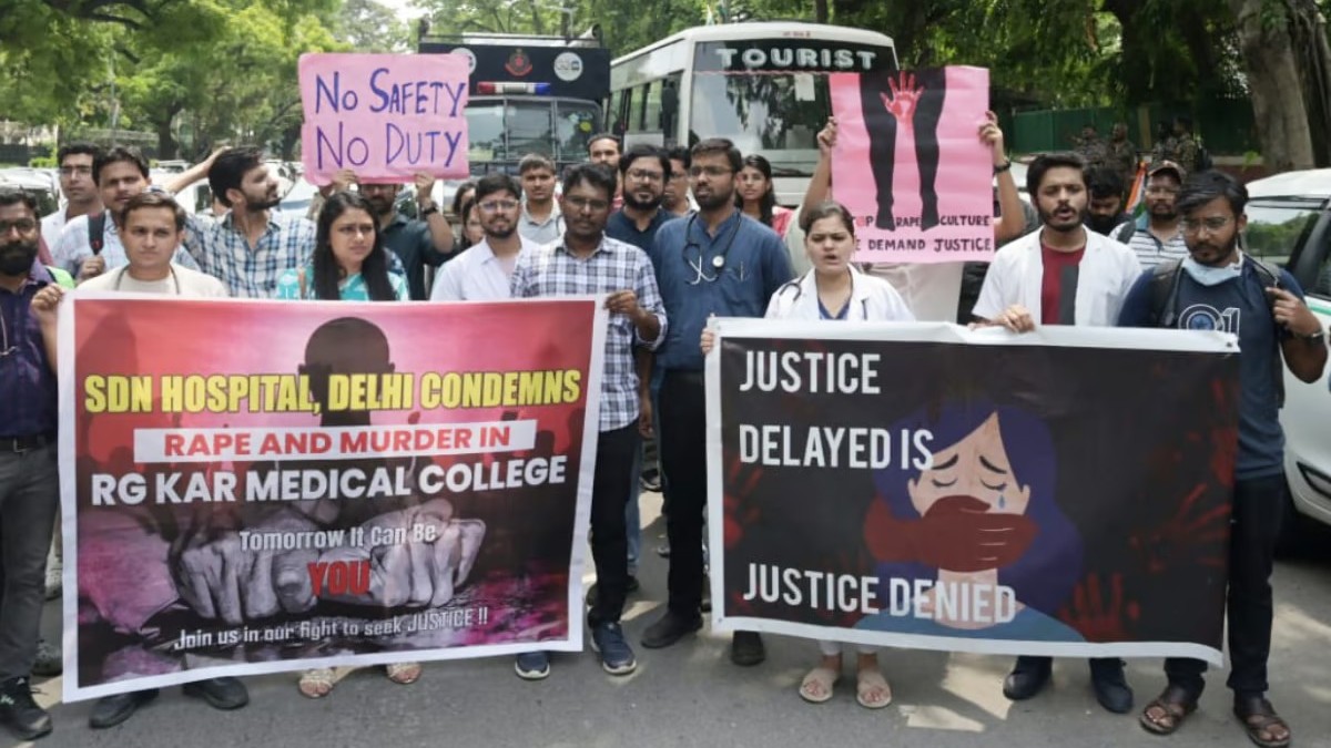 Kolkata Rape and Murder: ಪ್ರತಿಭಟನಾ ನಿರತ ವೈದ್ಯರಿಂದ ಆರೋಗ್ಯ ಸಚಿವಾಲಯ ಭವನದಲ್ಲಿ OPD ಸೇವೆ!