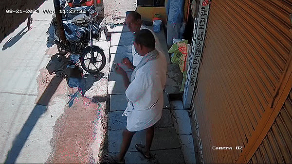 Video: ಚೆಲ್ಲಿದ್ದ ಪೆಟ್ರೋಲ್ ಮೇಲೆ ಬೆಂಕಿ ಕಡ್ಡಿ ಎಸೆದ ಭೂಪ; ಮುಂದೇನಾಯ್ತು?