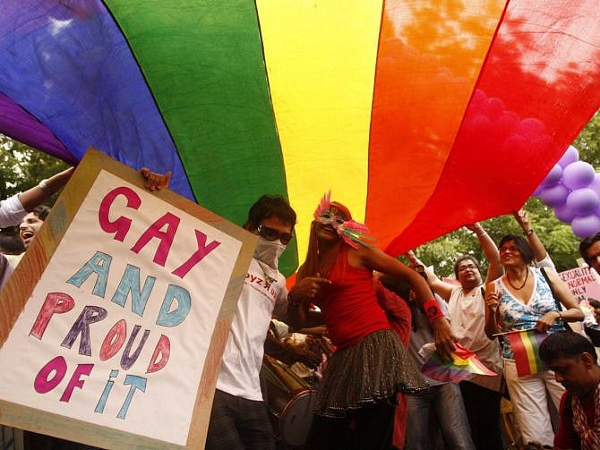 LGBTQ ವ್ಯಕ್ತಿಗಳು ಬ್ಯಾಂಕ್ ನಲ್ಲಿ ಜಂಟಿ ಖಾತೆ ತೆರೆಯಬಹುದು: ವಿತ್ತ ಸಚಿವಾಲಯ