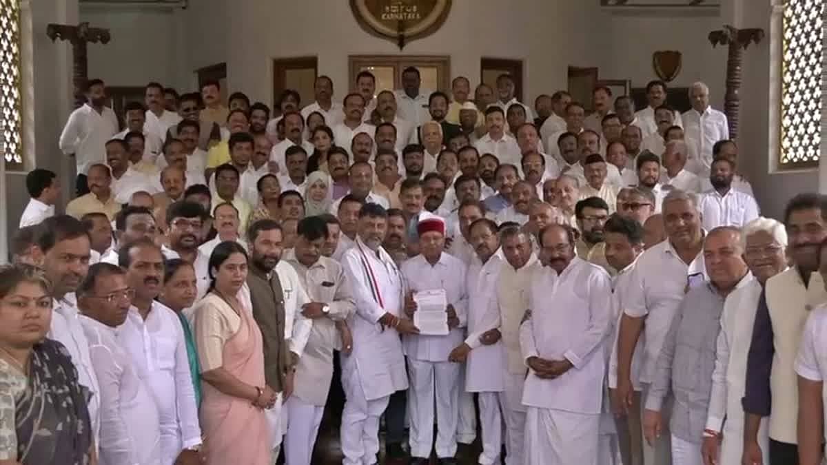 ಕಾಂಗ್ರೆಸ್ ನಾಯಕರಿಂದ ‘ರಾಜಭವನ ಚಲೋ’; ಕುಮಾರಸ್ವಾಮಿ, ನಿರಾಣಿ ವಿರುದ್ಧವೂ ಪ್ರಾಸಿಕ್ಯೂಷನ್ಗೆ ಅನುಮತಿ ನೀಡುವಂತೆ ಮನವಿ