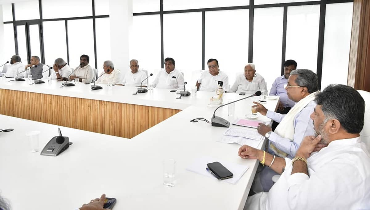 ಮುಡಾ ಹಗರಣ: ಸಚಿವರೊಂದಿಗೆ ಬ್ರೇಕ್ ಫಾಸ್ಟ್ ಮೀಟಿಂಗ್, ನಂತರ ಸಂಪುಟ ಸಭೆ; ಪ್ರತಿಪಕ್ಷಗಳ ವಿರುದ್ಧ ಸಿದ್ದು ರಣತಂತ್ರ