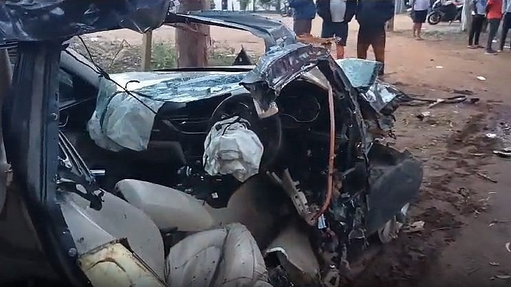 ಕೋಲಾರ: ಆಡಿ ಕಾರು ಮರಕ್ಕೆ ಡಿಕ್ಕಿ, ಮೂವರು ವಿದ್ಯಾರ್ಥಿಗಳು ಸಾವು