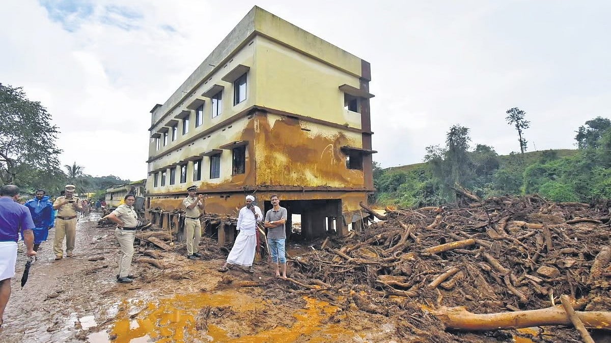 Wayanad landslide: ಕರ್ನಾಟಕದ 40-45 ಕುಟುಂಬಗಳಿಗೆ ಪರಿಹಾರ ಕೇಂದ್ರದಲ್ಲಿ ಆಶ್ರಯ; ಮಡುಗಟ್ಟಿದ ದುಃಖ, ಕಣ್ಣೀರು!