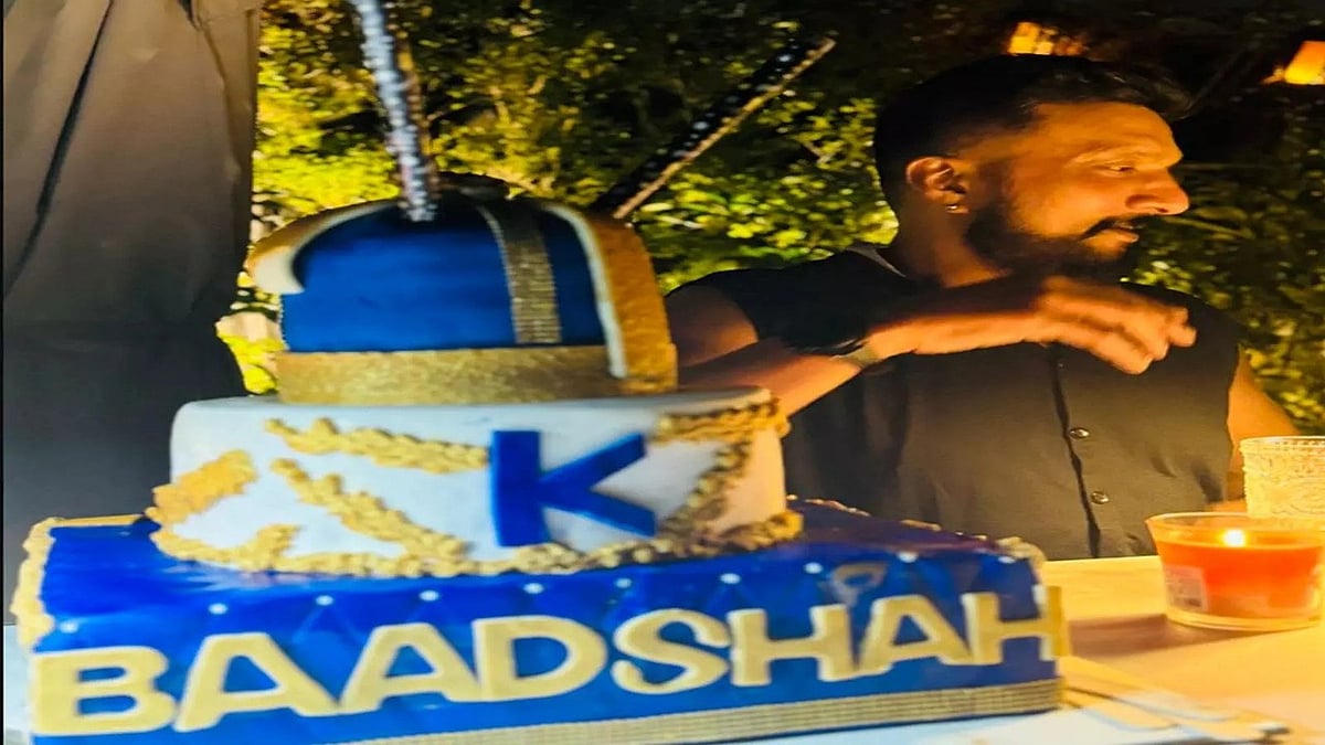 ಕಿಚ್ಚ ಸುದೀಪ್ 51ನೇ ವರ್ಷದ ಹುಟ್ಟುಹಬ್ಬ: ಮಧ್ಯರಾತ್ರಿ ಮನೆಯಿಂದ ಹೊರಬಂದು ಅಭಿಮಾನಿಗಳಿಗೆ ವಿಶ್ ಮಾಡಿದ 'ರನ್ನ'; ವಿಡಿಯೊ ನೋಡಿ...