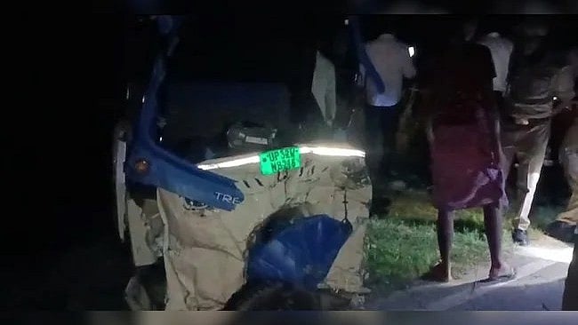 ಉತ್ತರ ಪ್ರದೇಶದಲ್ಲಿ 2 ಕಾರು, ಇ-ರಿಕ್ಷಾ ಡಿಕ್ಕಿ: 5 ಮಂದಿ ಸಾವು
