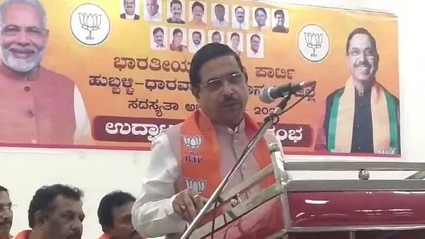 ನಟ ದರ್ಶನ್ ಗೆ ಜೈಲಿನಲ್ಲಿ ರಾಜಾತಿಥ್ಯ: ಹಗರಣ ವಿಷಯ ಮುಚ್ಚಿ ಹಾಕಲು ಸರ್ಕಾರವೇ ಫೋಟೋ ವೈರಲ್ ಮಾಡಿದೆ- ಪ್ರಹ್ಲಾದ್ ಜೋಶಿ