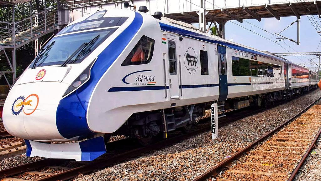 ಮುಂಬೈ-ಸೋಲಾಪುರ ವಂದೇ ಭಾರತ್ ಎಕ್ಸ್ಪ್ರೆಸ್ ರೈಲು ಹಳಿ ತಪ್ಪಿ ಅವಘಡ; ತಪ್ಪಿದ ದೊಡ್ಡ ಅನಾಹುತ!
