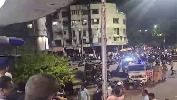 Gujarat: ಸೂರತ್ ನಲ್ಲಿ ಗಣೇಶ ಪೆಂಡಾಲ್ ಮೇಲೆ ಕಲ್ಲು ತೂರಾಟ: 27 ಮಂದಿ ಬಂಧನ, ಪೊಲೀಸರಿಂದ ಲಾಠಿ ಚಾರ್ಜ್