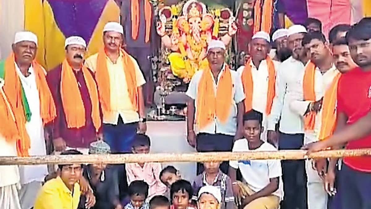 ಕೊಪ್ಪಳ: ಮಸೀದಿ ಆವರಣದಲ್ಲಿ ಗಣೇಶ ಮೂರ್ತಿ ಪ್ರತಿಷ್ಠಾಪನೆ; ಭಾವೈಕ್ಯತೆ ಮೆರೆದ ಗ್ರಾಮ