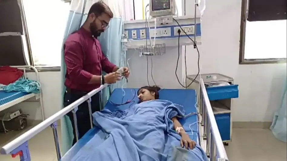 ತರಗತಿಗೆ ಪಿಸ್ತೂಲ್ ತಂದು ಮುಂದೆ ಕುಳಿತಿದ್ದ ವಿದ್ಯಾರ್ಥಿನಿ ಸೊಂಟಕ್ಕೆ ಗುಂಡು ಹಾರಿಸಿದ ವಿದ್ಯಾರ್ಥಿ!