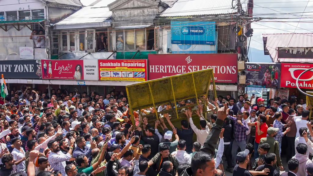 Shimla: ಅಕ್ರಮವಾಗಿ ಮಸೀದಿ ನಿರ್ಮಾಣ; ಹಿಂದೂ ಸಂಘಟನೆಗಳ ಬೃಹತ್ ಪ್ರತಿಭಟನೆ, ಲಾಠಿ ಚಾರ್ಜ್!