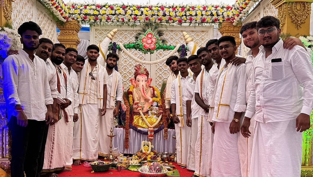 ಬೆಂಗಳೂರು: ಗಣೇಶೋತ್ಸವದಲ್ಲಿ ಶಾಸಕ ಎಸ್.ಆರ್ ವಿಶ್ವನಾಥ್ ಭಾಗಿ