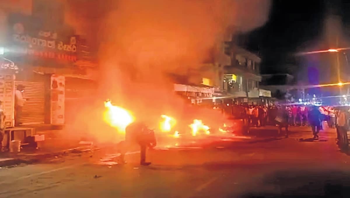 ಬೆಂಗಳೂರು: ಹೊತ್ತಿ ಉರಿಯುತ್ತಿದ್ದ ಸಿಲಿಂಡರ್ ಎಸೆದ ಅಂಗಡಿ ಮಾಲೀಕ, ಆರು ವಾಹನಗಳು ಸುಟ್ಟು ಭಸ್ಮ!