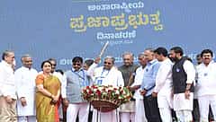 ಅಂತಾರಾಷ್ಟ್ರೀಯ ಪ್ರಜಾಪ್ರಭುತ್ವ ದಿನಾಚರಣೆ: ಚಾರಿತ್ರಿಕ ಮಾನವ ಸರಪಳಿ; ಸಿಎಂ ಸಿದ್ದರಾಮಯ್ಯ ಚಾಲನೆ