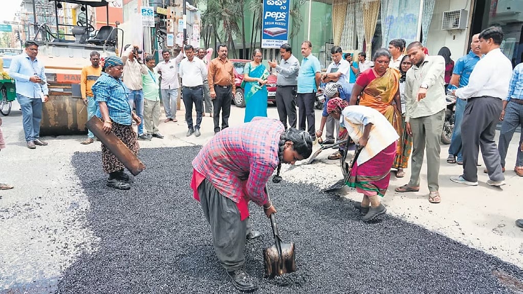 ಗಡುವು ಮುಗಿದರೂ ರಸ್ತೆ ಗುಂಡಿಗಿಲ್ಲ ಮುಕ್ತಿ: ನಗರ ಪ್ರದಕ್ಷಿಣೆ ನಡೆಸಿ, ಕ್ರಮ ಕೈಗೊಳ್ಳಿ; ಡಿಕೆಶಿಗೆ ಜನರ ಆಗ್ರಹ