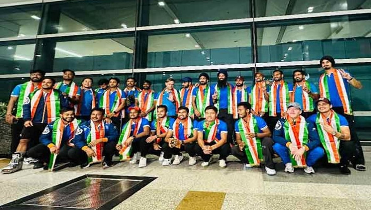 ಏಷ್ಯನ್ ಚಾಂಪಿಯನ್ಸ್ ಟ್ರೋಫಿ ಗೆದ್ದು ತವರಿಗೆ ಮರಳಿದ ಭಾರತದ ಹಾಕಿ ತಂಡ, ಭರ್ಜರಿ ಸ್ವಾಗತ!