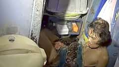 ಕಿಚನ್ ನಲ್ಲಿ ಮಹಿಳೆಗೆ ಸುತ್ತಿಕೊಂಡ ಹೆಬ್ಬಾವು: ಬಚಾವ್ ಆಗಿದ್ದೇ ರೋಚಕ!