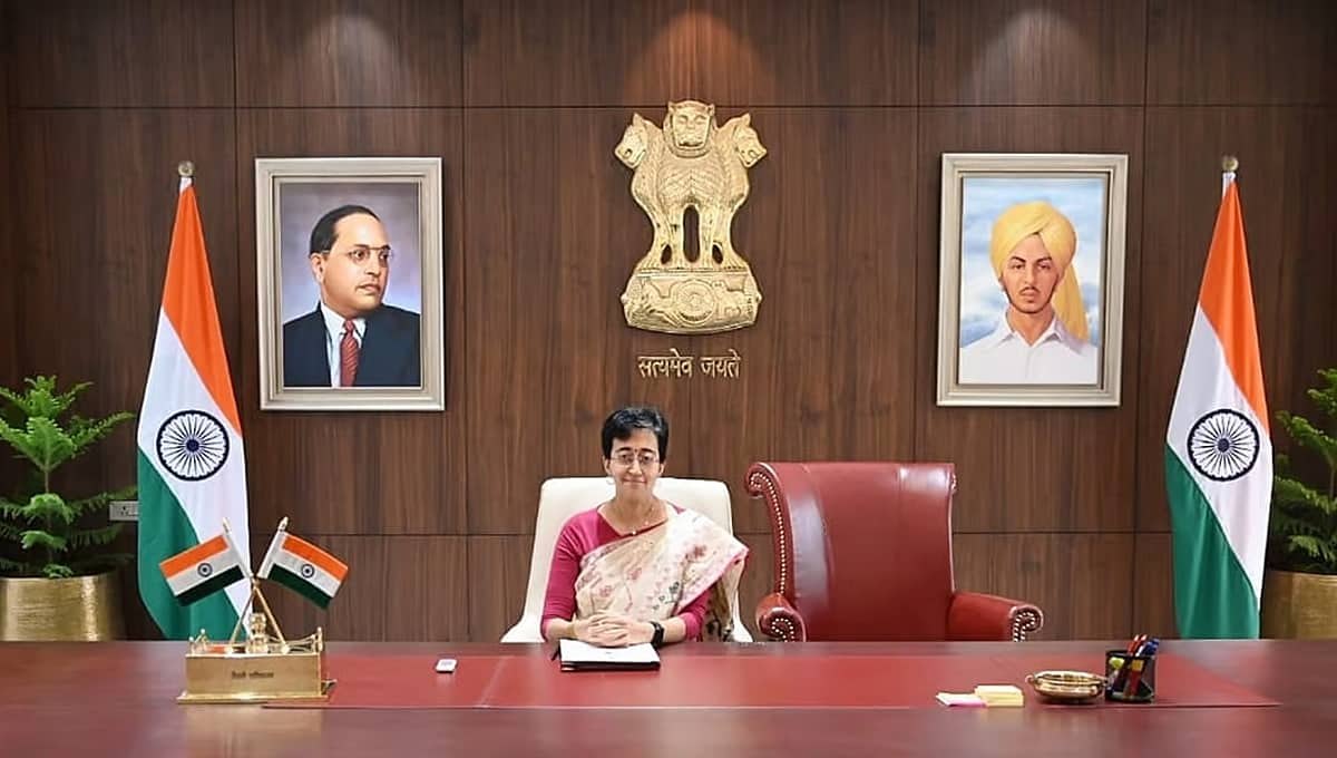 ದೆಹಲಿ: ಎಂಟನೇ ಮುಖ್ಯಮಂತ್ರಿಯಾಗಿ ಆತಿಶಿ ಅಧಿಕಾರ ಸ್ವೀಕಾರ; ಕೇಜ್ರಿವಾಲ್ ಗಾಗಿ ಕುರ್ಚಿ ಖಾಲಿ ಬಿಟ್ಟ ಆಪ್ ನಾಯಕಿ!