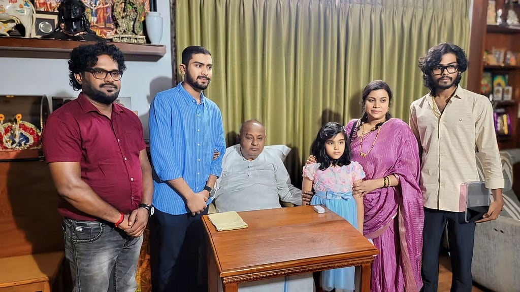 ಲತಾಶ್ರೀ ಸಾರಥ್ಯದ 'ಹರ್ಷಿಣಿ ಸಿನಿಮಾಸ್' ಚಿತ್ರ ನಿರ್ಮಾಣ ಸಂಸ್ಥೆಗೆ ದೇವೇಗೌಡ ಚಾಲನೆ
