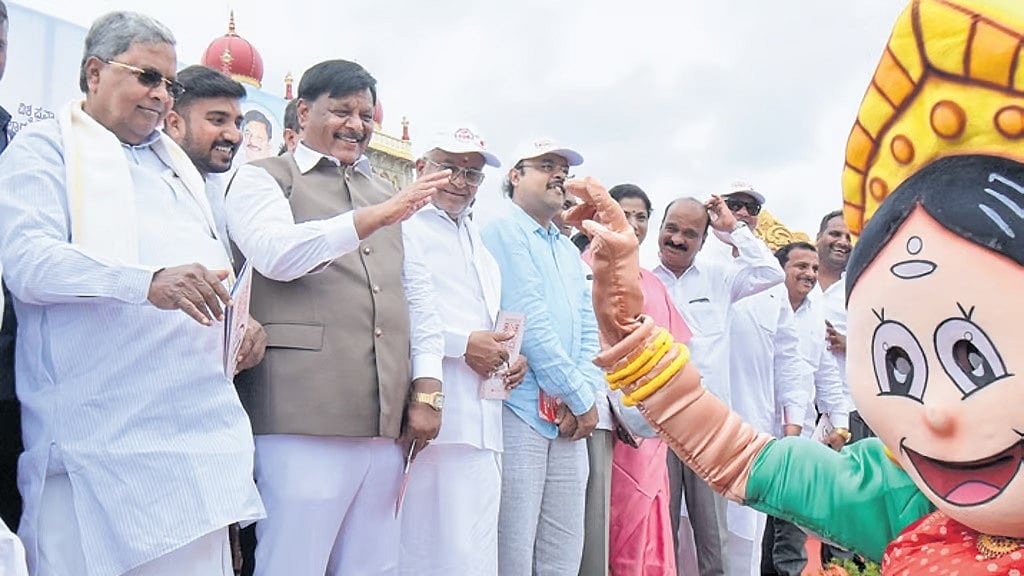 ಸಿಎಂ ಸ್ಥಾನಕ್ಕೆ ರಾಜೀನಾಮೆ ನೀಡಬೇಕೋ ಬೇಡವೋ...?: ಜನರ ಅಭಿಪ್ರಾಯ ಸಂಗ್ರಹಿಸಲು ರಾಜ್ಯ ಪ್ರವಾಸಕ್ಕೆ ಸಿದ್ದರಾಮಯ್ಯ ಮುಂದು..!