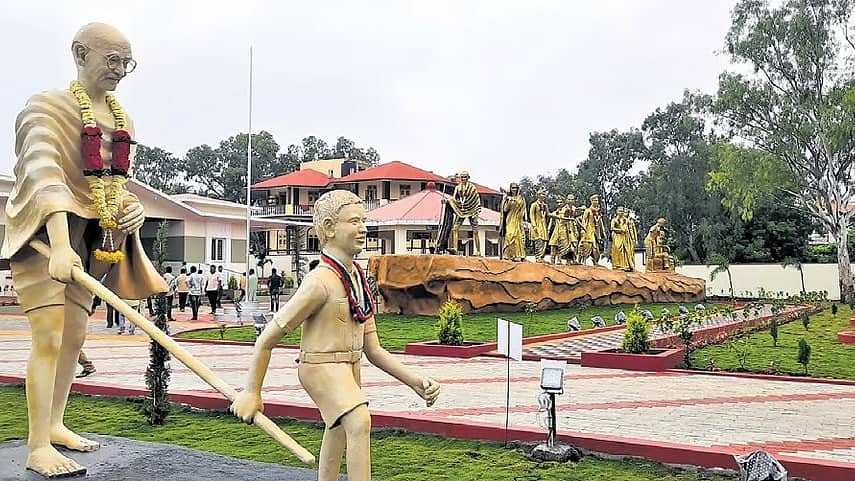 ಮಹಾತ್ಮನ ಸ್ಮರಣೆ: ಕಣ್ಮನ ಸೆಳೆಯುವ ವಿಜಯಪುರದ ಗಾಂಧಿ ಭವನ