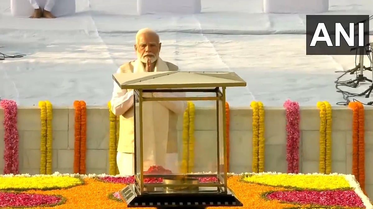 ಗಾಂಧಿ ಜಯಂತಿ 2024: ರಾಜ್ಘಾಟ್ನಲ್ಲಿ ಪ್ರಧಾನಿ ಮೋದಿ ಸೇರಿ ಗಣ್ಯರಿಂದ ಪುಷ್ಪ ನಮನ