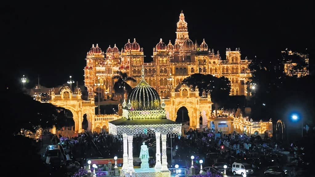 ನಾಡಹಬ್ಬಕ್ಕೆ ಇಂದು ಮೈಸೂರಿನಲ್ಲಿ ಸಾಹಿತಿ ಹಂಪ ನಾಗರಾಜಯ್ಯ ಅದ್ದೂರಿ ಚಾಲನೆ: ನಾಡಿನೆಲ್ಲೆಡೆ ದಸರಾ ಸಂಭ್ರಮ ಆರಂಭ