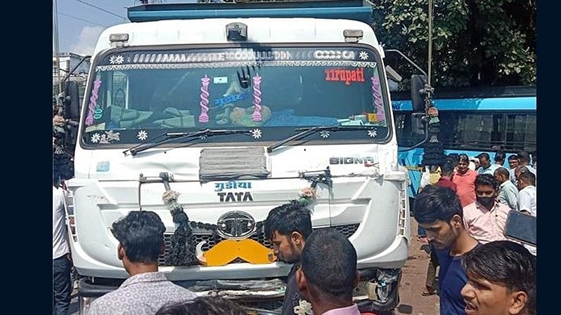 ಬೈಕ್ಗಳಿಗೆ ಡಂಪರ್ ಡಿಕ್ಕಿ: ಸ್ಥಳದಲ್ಲೇ ಐವರು ಬೈಕ್ ಸವಾರರ ದಾರುಣ ಸಾವು