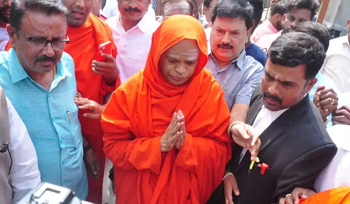 ಪೋಕ್ಸೋ ಪ್ರಕರಣ: 6 ತಿಂಗಳ ನಂತರ ಚಿತ್ರದುರ್ಗದ ಮುರುಘಾಶ್ರೀ ಜೈಲಿನಿಂದ ಬಿಡುಗಡೆ