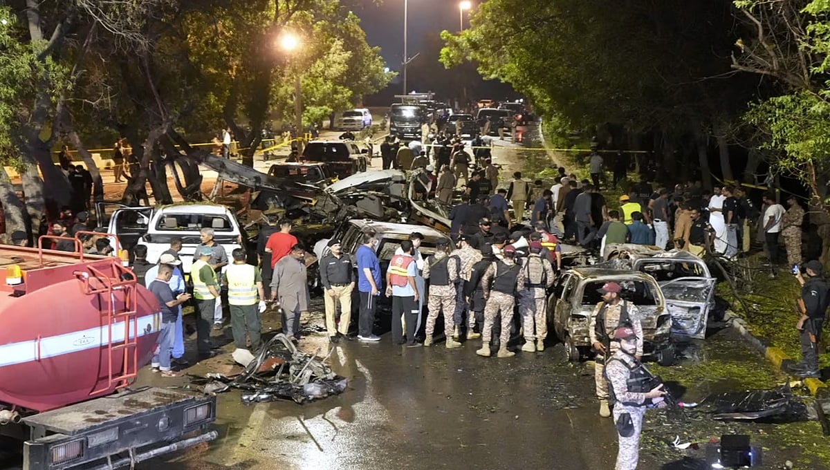 Pakistan: ಕರಾಚಿ ವಿಮಾನ ನಿಲ್ದಾಣದ ಹೊರಗೆ ಭಾರಿ ಸ್ಫೋಟ; ಇಬ್ಬರು ಸಾವು, 8 ಮಂದಿಗೆ ಗಾಯ