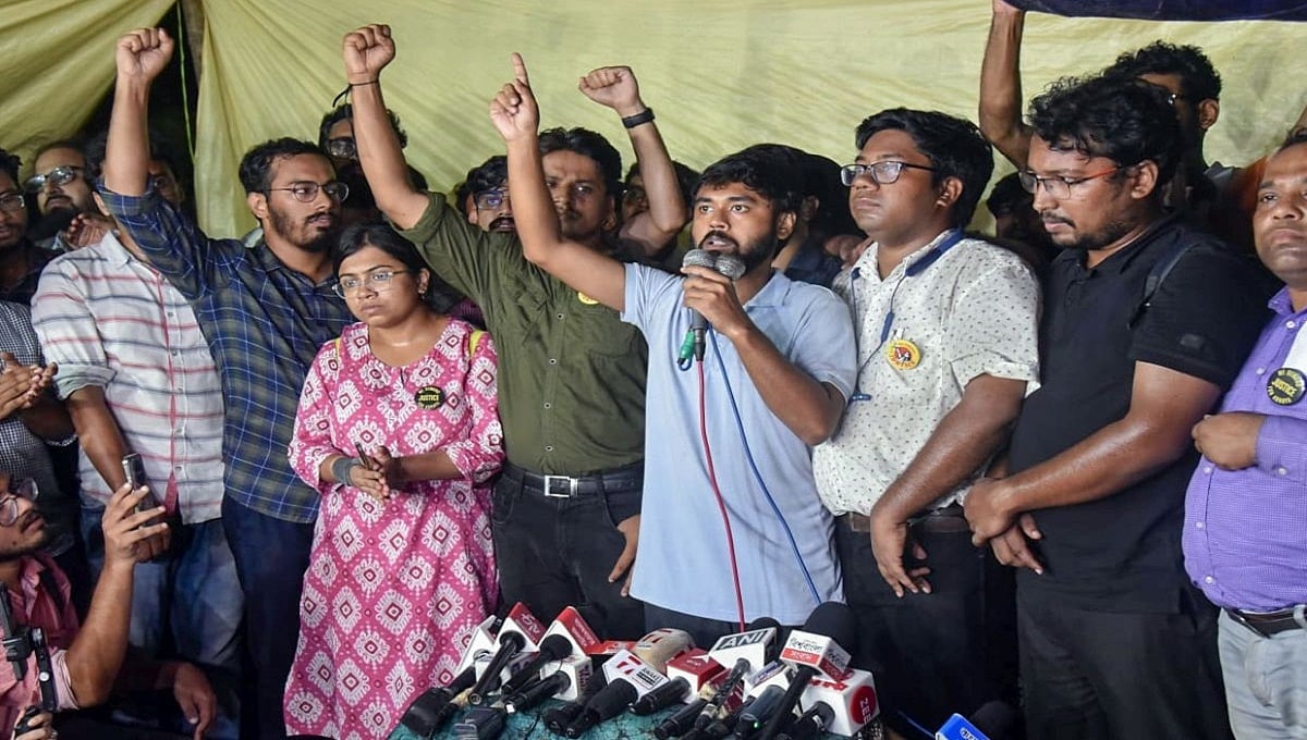 ಪಶ್ಚಿಮ ಬಂಗಾಳ: ಕಿರಿಯ ವೈದ್ಯರೊಂದಿಗೆ ಒಗ್ಗಟ್ಟು ಪ್ರದರ್ಶನ; ಆರ್ ಜಿ ಕಾರ್ ಆಸ್ಪತ್ರೆಯ 50 ಹಿರಿಯ ವೈದ್ಯರು ರಾಜೀನಾಮೆ
