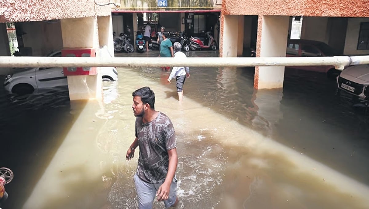 ಬೆಂಗಳೂರಲ್ಲಿ ಭಾರೀ ಮಳೆಯಿಂದ ಮನೆಗಳಿಗೆ ನುಗ್ಗಿದ ನೀರು: 63 ನಿವಾಸಿಗಳಿಗೆ ತಲಾ 10 ಸಾವಿರ ರೂ ಪರಿಹಾರ