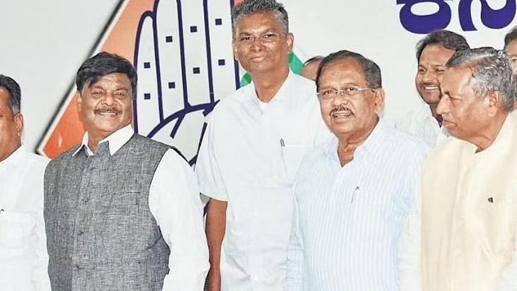 ನಾಯಕತ್ವ ಬದಲಾವಣೆ ಚರ್ಚೆ ಬೆನ್ನಲ್ಲೇ ದಲಿತ ಮುಖಂಡರ ಡಿನ್ನರ್ ಮೀಟಿಂಗ್: ರಾಜ್ಯ ರಾಜಕೀಯದಲ್ಲಿ ಸಂಚಲನ