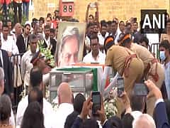 ಸಕಲ ಸರ್ಕಾರಿ ಗೌರವದೊಂದಿಗೆ ಧೀಮಂತ ಉದ್ಯಮಿ ರತನ್ ಟಾಟಾ ಅಂತ್ಯಕ್ರಿಯೆ