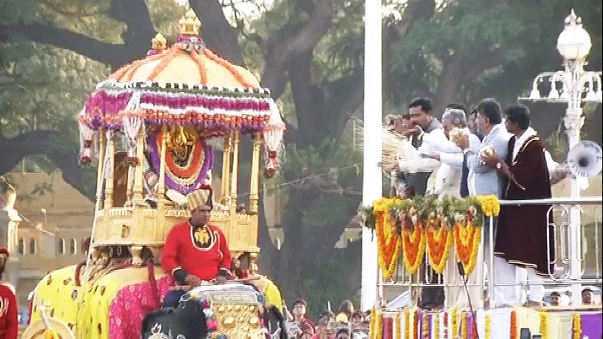 ಮೈಸೂರು ದಸರಾ: ವಿಶ್ವವಿಖ್ಯಾತ ಜಂಬೂ ಸವಾರಿಗೆ ಚಾಲನೆ; ಸಿಎಂ, ಡಿಸಿಎಂ ಭಾಗಿ