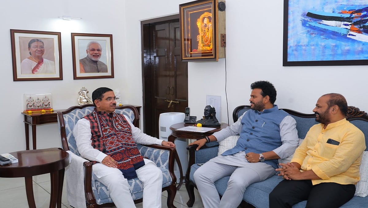 ಹುಬ್ಬಳ್ಳಿಯಿಂದ ಅಹಮದಾಬಾದ್, ಚೆನ್ನೈಗೆ ವಿಮಾನ: ನಾಗರಿಕ ವಿಮಾನಯಾನ ಸಚಿವರಿಗೆ ಪ್ರಲ್ಹಾದ್ ಜೋಶಿ ಮನವಿ