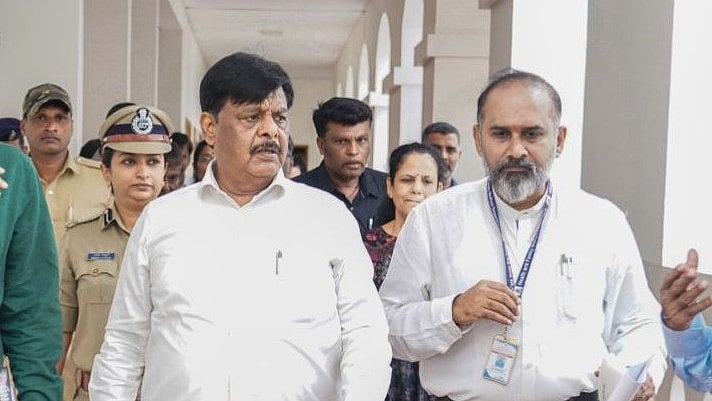 ದಸರಾ ಪರೇಡ್ನಲ್ಲಿ ಮೊಮ್ಮಗ ಭಾಗಿ: ಪ್ರೋಟೋಕಾಲ್ ಉಲ್ಲಂಘನೆ ಆರೋಪದ ಬಗ್ಗೆ ಮಹದೇವಪ್ಪ ಹೇಳಿದ್ದೇನು?