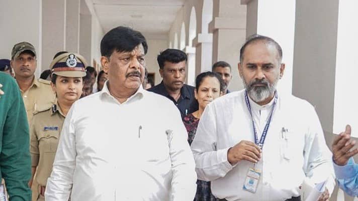 ದಸರಾ ಪರೇಡ್ನಲ್ಲಿ ಮೊಮ್ಮಗ ಭಾಗಿ: ಪ್ರೋಟೋಕಾಲ್ ಉಲ್ಲಂಘನೆ ಆರೋಪದ ಬಗ್ಗೆ ಮಹದೇವಪ್ಪ ಹೇಳಿದ್ದೇನು?