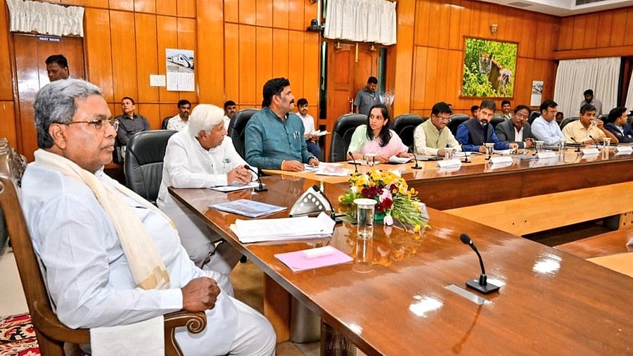 ಉಪ ಚುನಾವಣೆ ನೀತಿ ಸಂಹಿತೆ ಅಡ್ಡಿ: ಸಂಪುಟ ಸಭೆ 1 ವಾರ ಮುಂದೂಡಿಕೆ; ಅಕ್ಟೋಬರ್ 25ಕ್ಕೆ ಜಾತಿಗಣತಿ ವರದಿ ಭವಿಷ್ಯ ನಿರ್ಧಾರ?